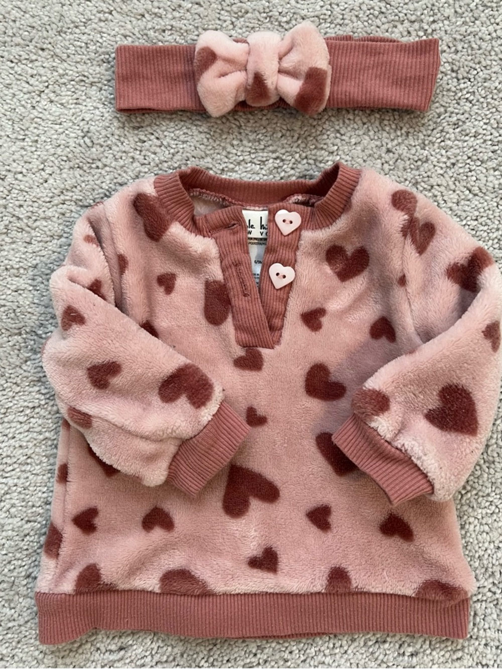 Adorable 3 piece Baby girl Faux Fur set from ‘Nicole Miller NewYork’ (6-9 months - Picture 2 of 3
